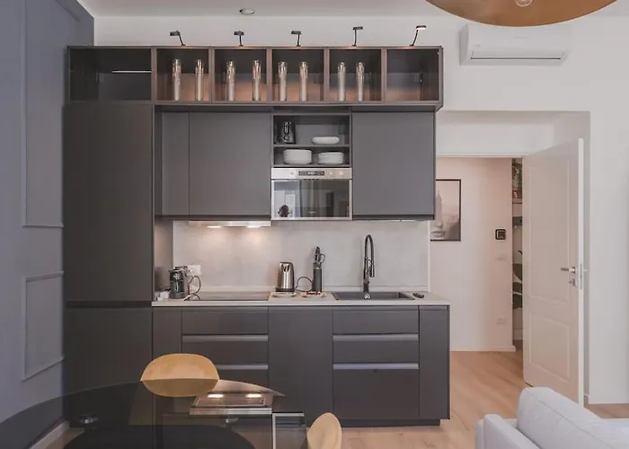 Luxury - 8 Person - Centro Storico Apartment Trieste